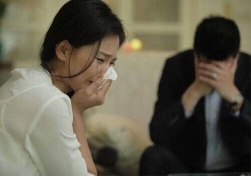 如果夫妻之间隐瞒了一笔钱是属于共同财产吗是否能够告他